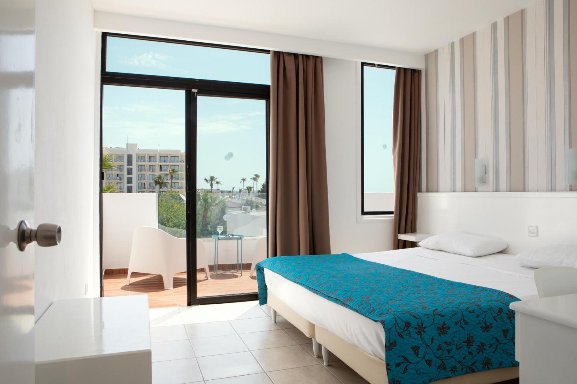 Lantiana Napa Aparthotel 아이아 나파 외부 사진